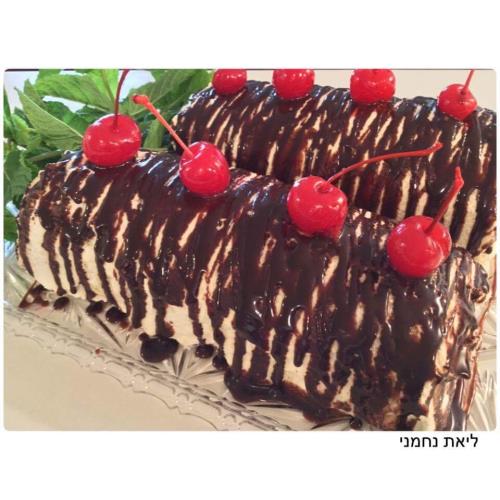 רולדת וניל משגעת במילוי קצפת וסירופ תותים ! 🍓🍓