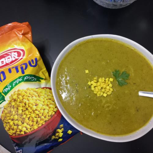 מרק אפונה מלא בבריאות