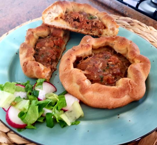 ספיחה ( מאפה עם בשר) 