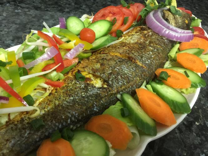 דגים  שלמים אפויים בתנור(  השתמשתי באמנון ובורי) 