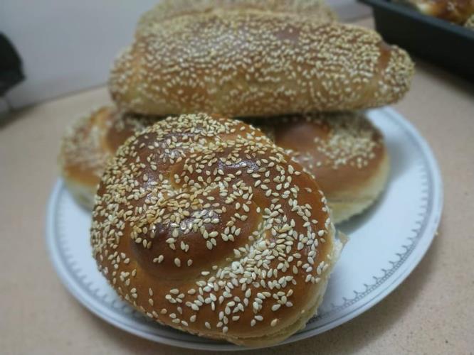 לחמניות בר ולחם
