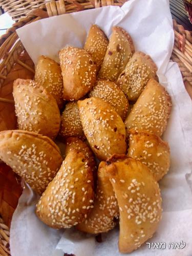 מאפה שמרים במילוי פטריות ובצל של סבתא לאה 