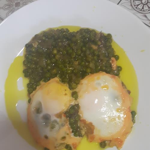 אפונה עם ביצים 