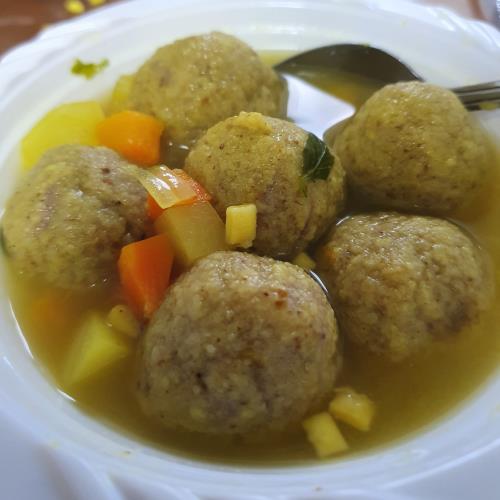 מרק ירקות עם קנ...