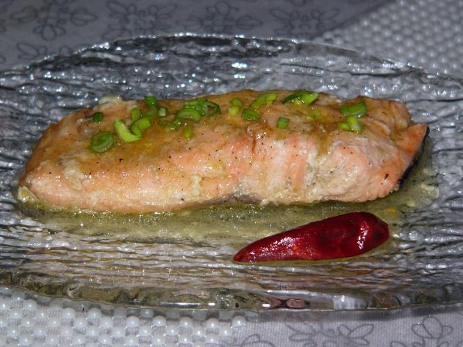 דג סלמון בדבש, ג'ניג'ר ולימון 