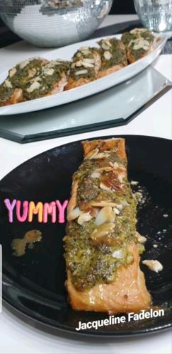.דג סלמון אפוי בתנור עם  צנוברים ואגוזי מלך ועוד.....