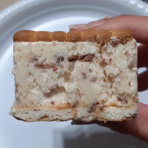 גלידת בסקוויטים 
