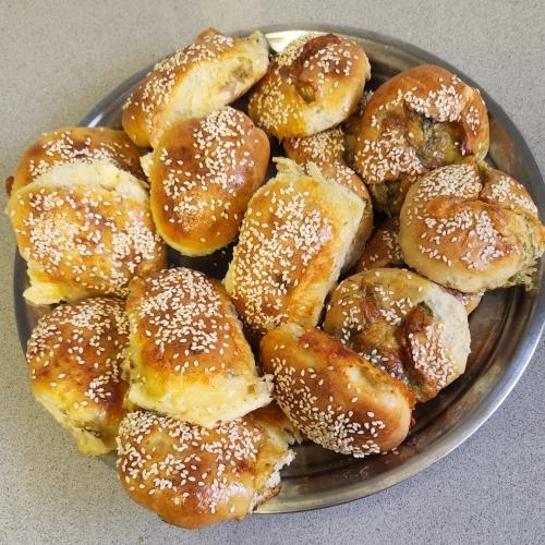 לחמניות במלית גבינה/שמיר/תרד/זיתים