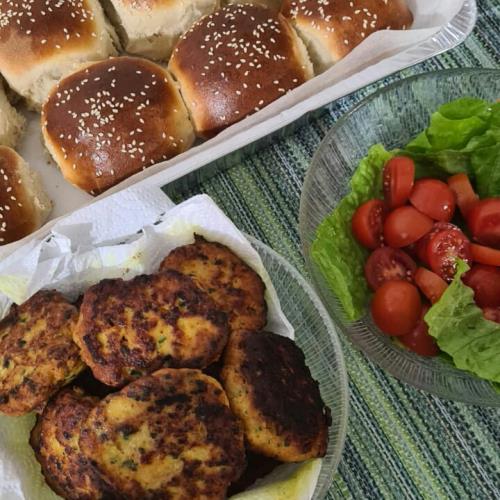 המבורגר מחזה עו...