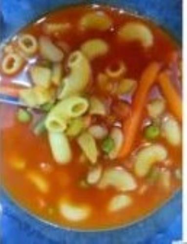 מרק טעים..עם צינורת של פסטה