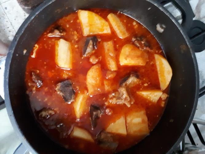 תבשיל בשר ראש עם חומוס ותפ"א פיקנטי