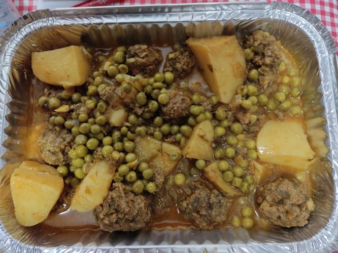 אפונה עם כדורי בשר ותפו"א
