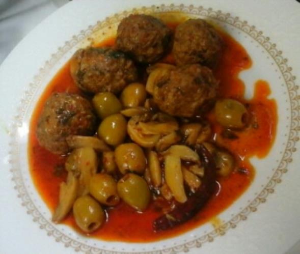 קציצות בקר עם פטריות וזיתים פיקנטי 