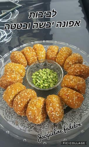 לביבות אפונה יבשה עם בטטה