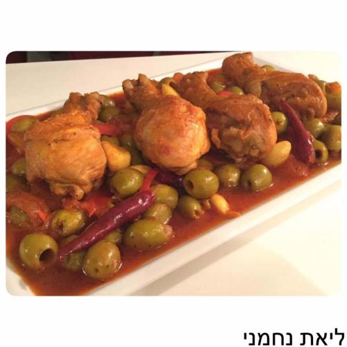 עוף עם זיתים ברוטב עגבניות מושלם 
