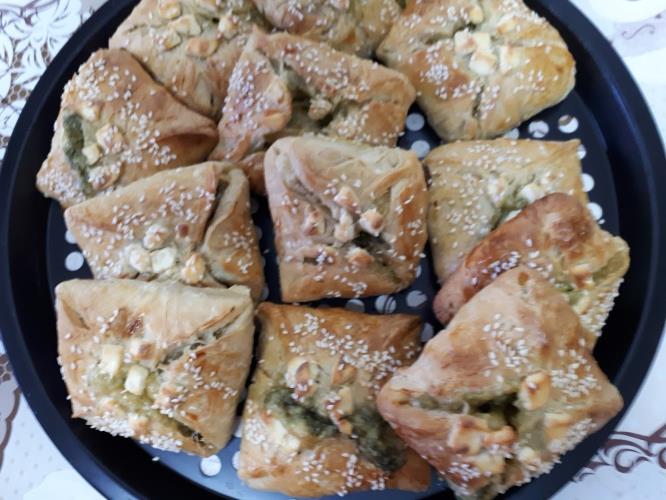 בצק עלים ממולא בתרד וגבינות