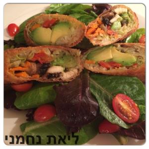 אגרול במילוי רצועות עוף ואבוקדו