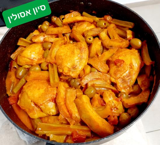 עוף עם שומר ראשי ארטישוק גבעולי סלרי וזיתים