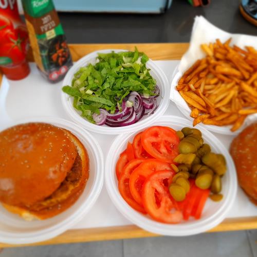 בורגר בהכנה ביתית 😛🍔
כיף  חיים של ארוחה בכלום זמן 😋!