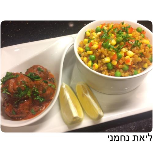 קציצות טונה ברוטב עגבניות לצד פתיתים מושלמים! 