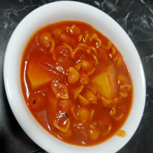 מרק 🍲 פסטה עם חתיכות תפוחי אדמה. 
