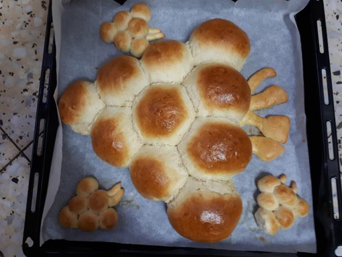 חלת אשכול ענבים לשבועות עם סלסלה