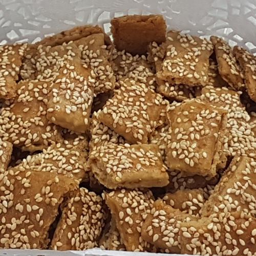 פְּטִיסָלֶה- עוגיות  מסורתיות במליחות מעודנת. 
מתאים גם לטבעונים. 