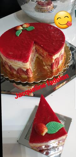 עוגת תותים עם קרם פטיסיאר פרזיה תותים Le fraisier 