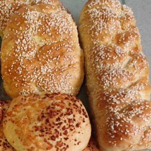 לחמניות/חלות בציפוי שומשום ולחמניות שום