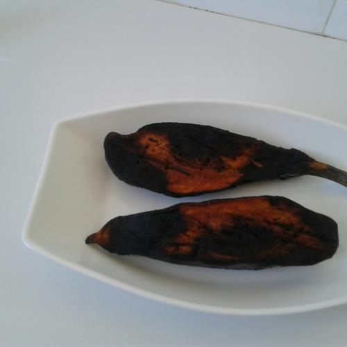 חציל שרוף על האש