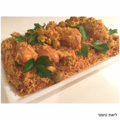 עוף, זיתים ואורז בסמטי ברוטב עגבניות 