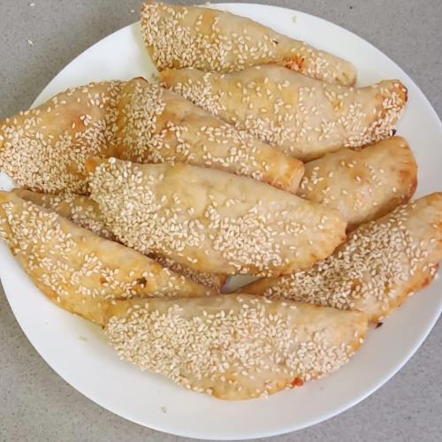 בורקס פיצה בנילוח בזיליקום