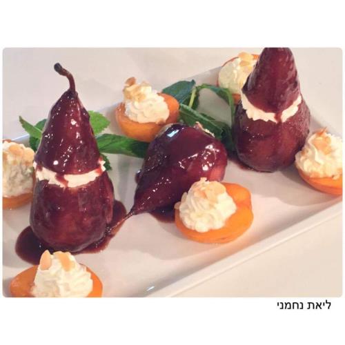 אגסים ביין אדום