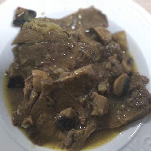 פרוסות בשר עם פטריות