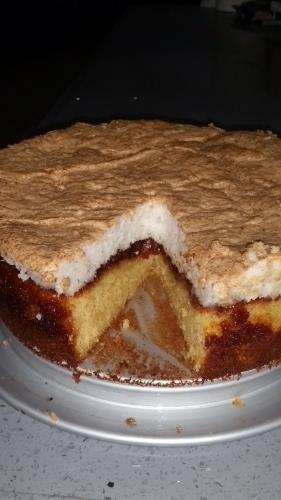 עוגת מרנג עם קוקוס וריבה
