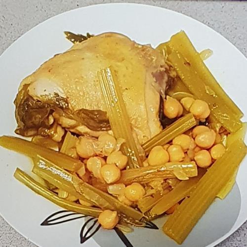 עוף עם חומוס וסלרי