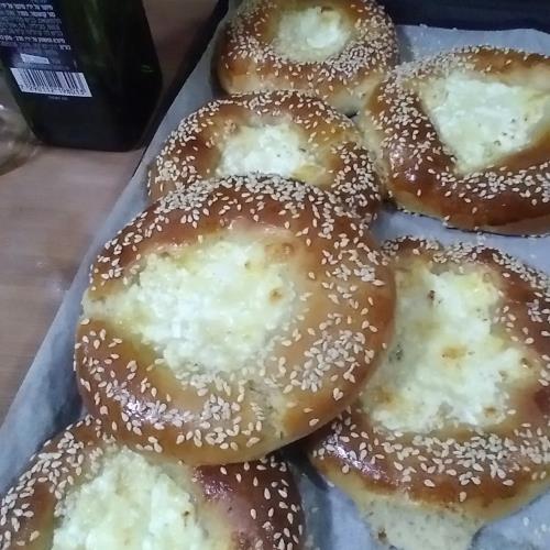 לחמניות שום מלאות בגבינות 