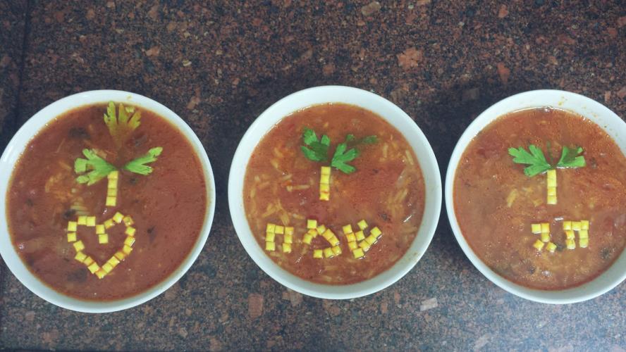 מרק עגבניות עם אורז של סבתי עזיזה ז"ל