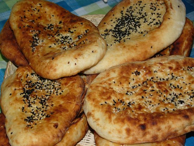 פיתות פרנה עם שומשום וקצח