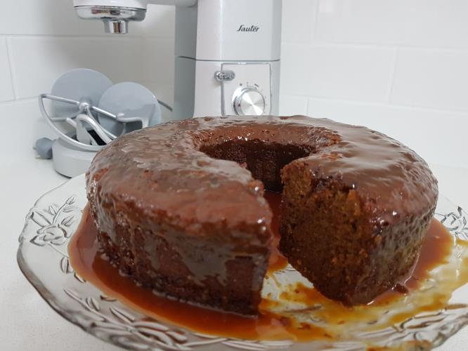 עוגת דבש עם טופי קרמל מעלפת