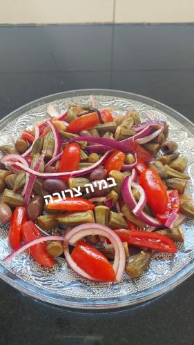 סלט  מכפתורי במיה צרוב