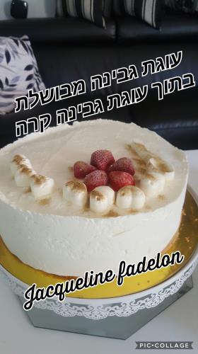 עוגת גבינה מבושלת בתוך עוגת גבינה קרה 