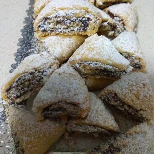 מגולגלות במילוי תמרים /שוקולד /פרג