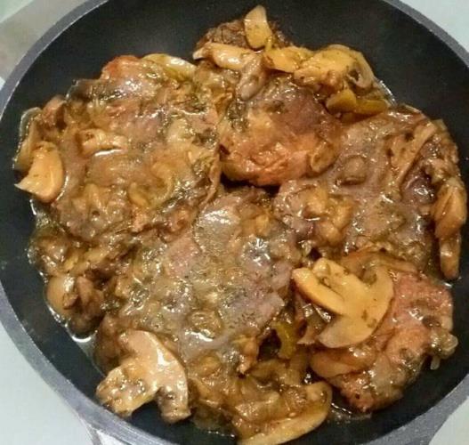 צלי בשר עם פיטריות וסלרי