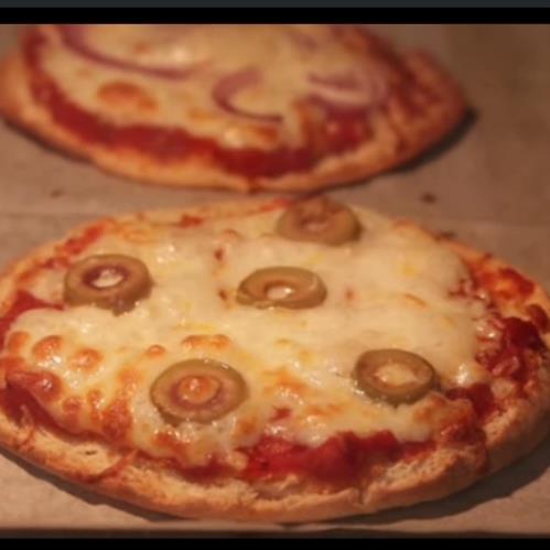 פיצה פיתה😋🍕