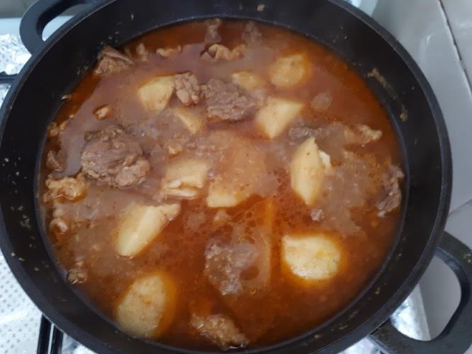 בשר עם תפוחי אדמה בקארי וקוקוס