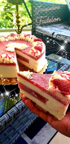 עוגת מוס גבינה במילוי וציפוי תותים🍓🍓