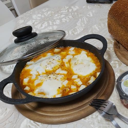שקשוקה עגבניות וחצילים