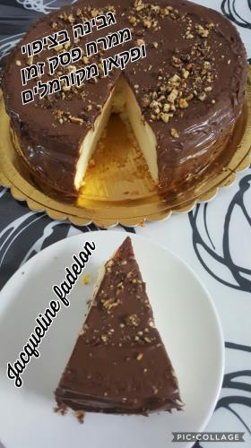 עוגת גבינה נמסה בפה בציפוי ממרח פסק זמן ופקאן מקורמלים 