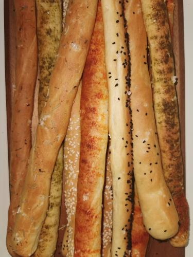 מקלות גריסיני בטעמים